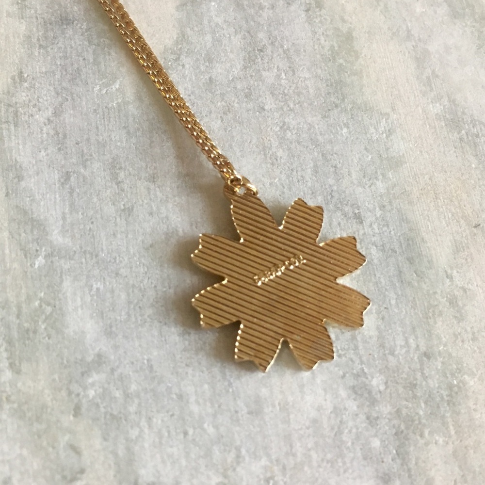 Vintage Daisy Necklace - Picture 3 of 8